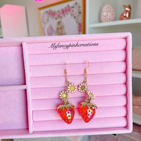 Handmade sterling silver strawberry earrings - Picture 3 of 3